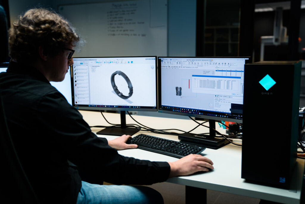3D Designer optimizing a part for additive manufacturing